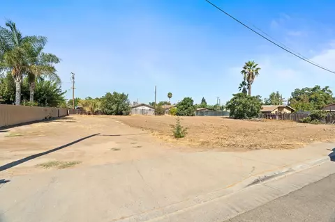 424 Wallace, Madera, CA 93638 photo 2