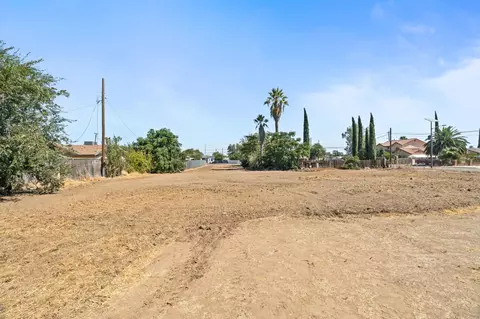 424 Wallace, Madera, CA 93638 photo 3