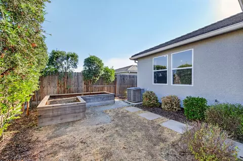 Exterior - 3235 Lourdes Ave, Clovis, CA 93619 photo 3 of 5
