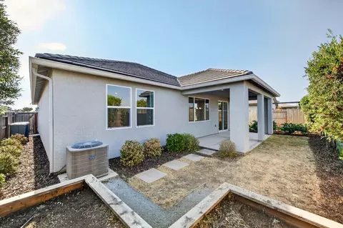Exterior - 3235 Lourdes Ave, Clovis, CA 93619 photo 5 of 5