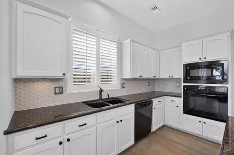 Kitchen - 2392 Trenton, Clovis, CA 93619 photo 3 of 6