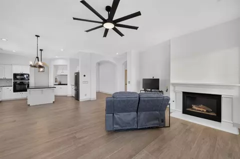 Living - 2392 Trenton, Clovis, CA 93619 photo 3 of 4