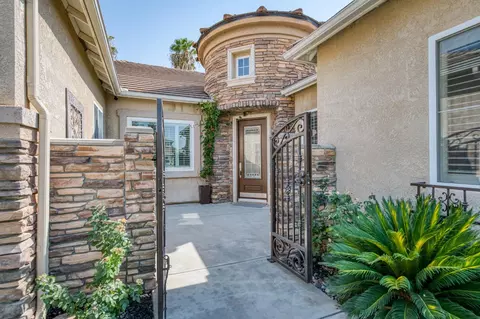 Exterior - 2392 Trenton, Clovis, CA 93619 photo 5 of 13