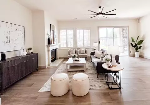 Living - 2392 Trenton, Clovis, CA 93619 photo 2 of 4