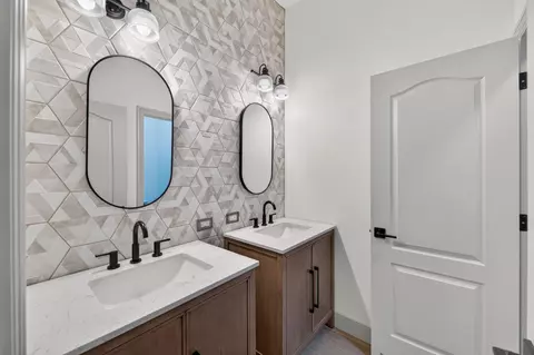 Bath - 2392 Trenton, Clovis, CA 93619 photo 1 of 5