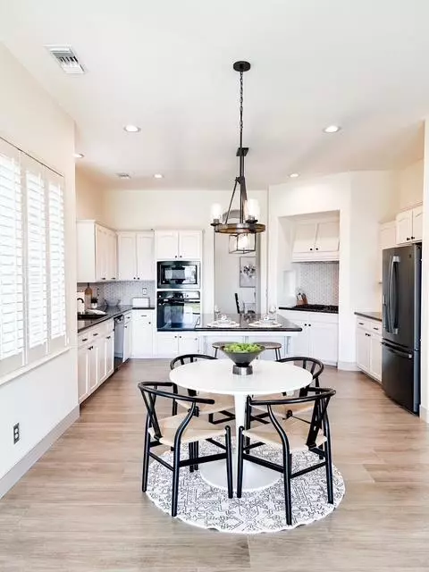 Kitchen - 2392 Trenton, Clovis, CA 93619 photo 4 of 6