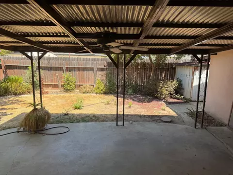 Exterior - 2106 4th St, Sanger, CA 93657 photo 4 of 4