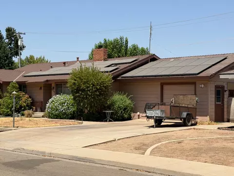 Exterior - 2106 4th St, Sanger, CA 93657 photo 2 of 4