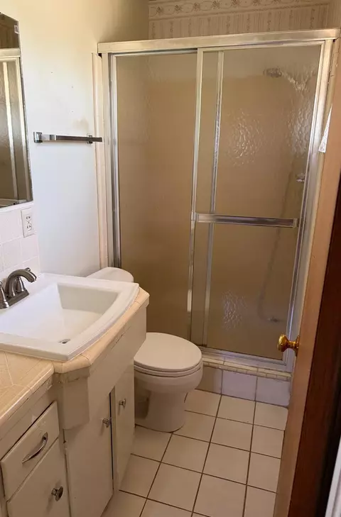 Bath - 2106 4th St, Sanger, CA 93657 photo 1 of 2