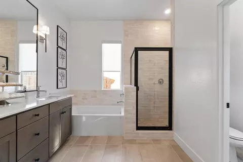 Bath - 2291 N Argyle Ave, Clovis, CA 93619 photo 3 of 3