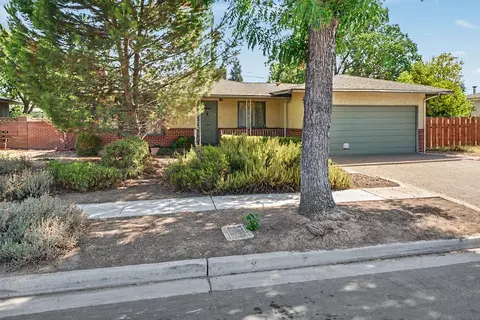 2942 E Swift Ave, Fresno, CA 93726