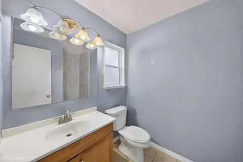 Bath - 179 W Norwich Ave, Clovis, CA 93612 photo 3 of 3