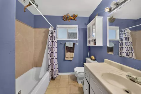 Bath - 179 W Norwich Ave, Clovis, CA 93612 photo 1 of 3