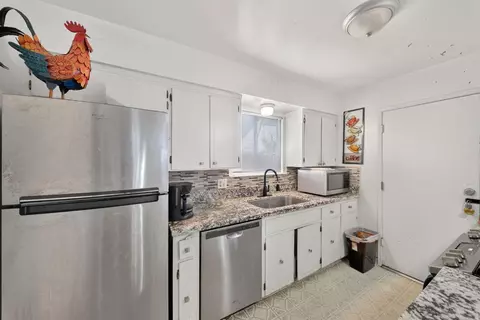 Kitchen - 179 W Norwich Ave, Clovis, CA 93612 photo 3 of 4