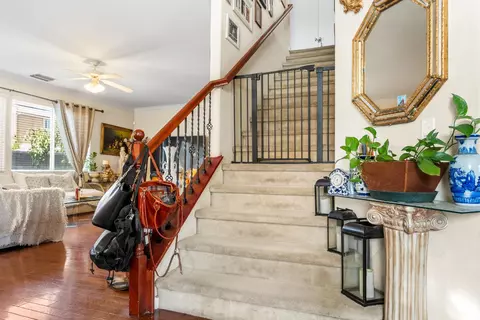 Entry Way - 512 Peach Dr, Chowchilla, CA 93610 photo 4 of 6