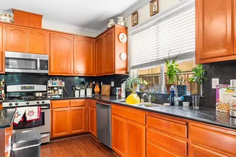 Kitchen - 512 Peach Dr, Chowchilla, CA 93610 photo 3 of 3