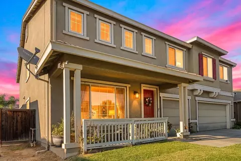 Exterior - 512 Peach Dr, Chowchilla, CA 93610 photo 3 of 9