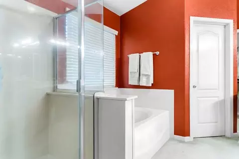 Bath - 512 Peach Dr, Chowchilla, CA 93610 photo 3 of 3