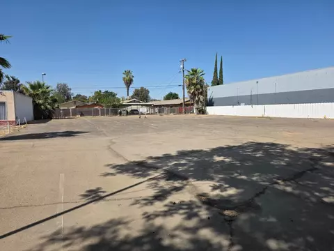 724 S Gateway Dr, Madera, CA 93638 photo 2