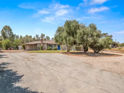 Exterior - 10401 E Bullard Ave, Clovis, CA 93619 photo 3 of 18