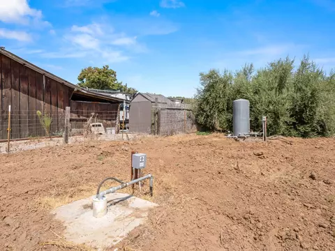 Exterior - 10401 E Bullard Ave, Clovis, CA 93619 photo 15 of 18