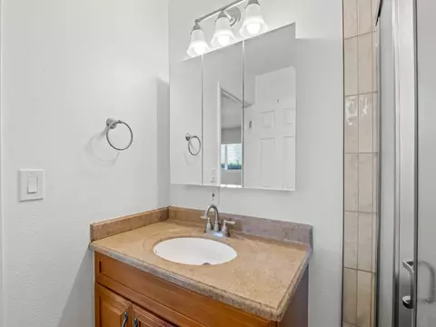 Bath - 10401 E Bullard Ave, Clovis, CA 93619 photo 1 of 4