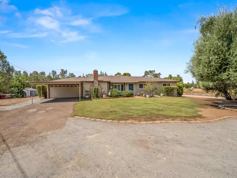 Exterior - 10401 E Bullard Ave, Clovis, CA 93619 photo 4 of 18