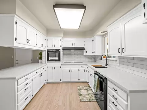Kitchen - 10401 E Bullard Ave, Clovis, CA 93619 photo 3 of 6