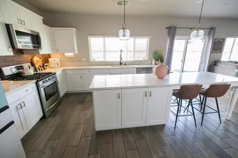 Kitchen - 4175 Pico Ave, Clovis, CA 93619 photo 1 of 2
