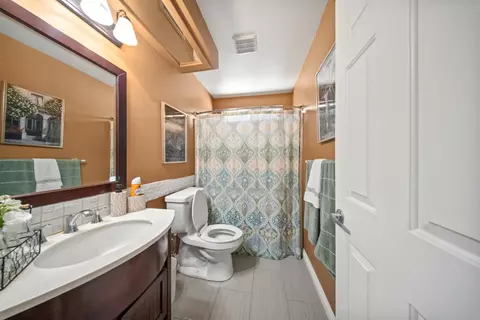 Bath - 18746 Auburn Way, Madera, CA 93638 photo 2 of 2
