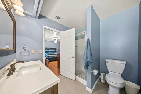 Bath - 18746 Auburn Way, Madera, CA 93638 photo 1 of 2