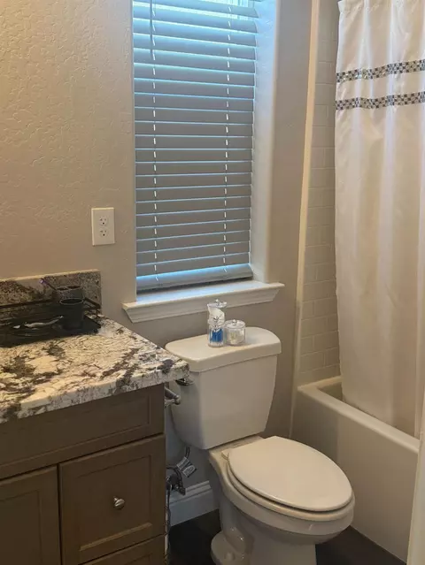 Bath - 1187 Ambrosia Ln, Madera, CA 93638 photo 4 of 4