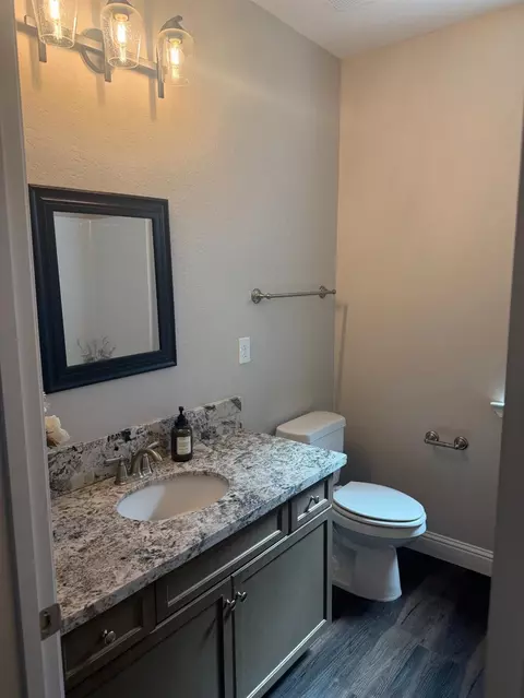 Bath - 1187 Ambrosia Ln, Madera, CA 93638 photo 2 of 4