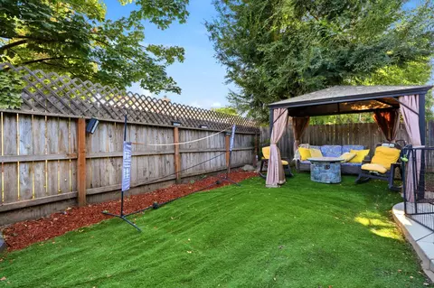 Exterior - 1635 E La Vida Ct, Visalia, CA 93292 photo 9 of 11