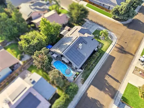 View/Area - 1635 E La Vida Ct, Visalia, CA 93292 photo 2 of 10