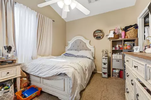 Bedroom - 1635 E La Vida Ct, Visalia, CA 93292 photo 2 of 5