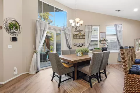 Dining - 1635 E La Vida Ct, Visalia, CA 93292 photo 1 of 4