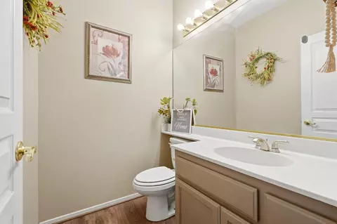 Bath - 1635 E La Vida Ct, Visalia, CA 93292 photo 3 of 6