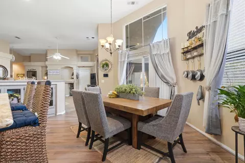 Dining - 1635 E La Vida Ct, Visalia, CA 93292 photo 2 of 4