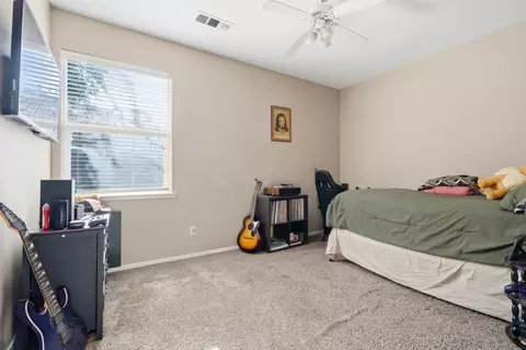 Bedroom - 1635 E La Vida Ct, Visalia, CA 93292 photo 1 of 5