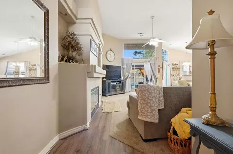 Entry Way - 1635 E La Vida Ct, Visalia, CA 93292 photo 2 of 5