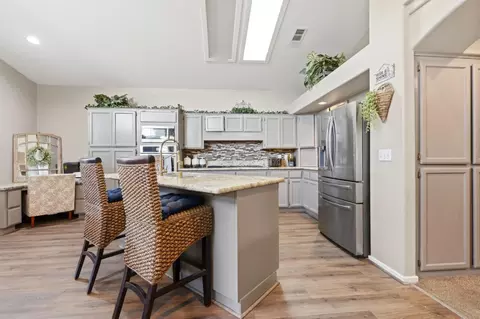 Kitchen - 1635 E La Vida Ct, Visalia, CA 93292 photo 1 of 5