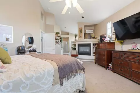 Bedroom - 1635 E La Vida Ct, Visalia, CA 93292 photo 5 of 5