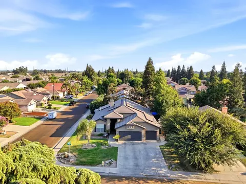 View/Area - 1635 E La Vida Ct, Visalia, CA 93292 photo 5 of 10