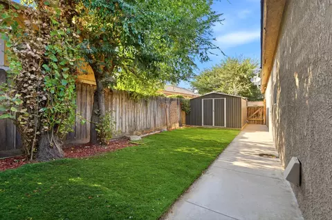 Exterior - 1635 E La Vida Ct, Visalia, CA 93292 photo 10 of 11