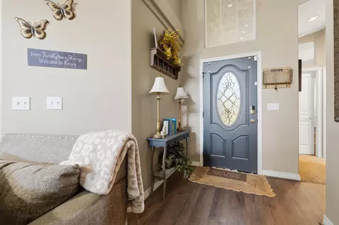 Entry Way - 1635 E La Vida Ct, Visalia, CA 93292 photo 3 of 5