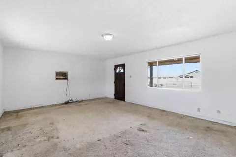 Living - 14735 Road 28, Madera, CA 93638 photo 3 of 4