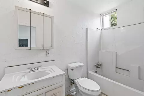 Bath - 14735 Road 28, Madera, CA 93638 photo 2 of 3