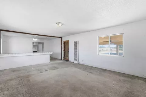 Living - 14735 Road 28, Madera, CA 93638 photo 2 of 4