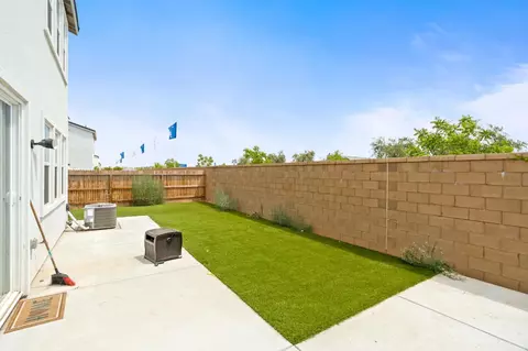 Exterior - 1174 Granite Dr W, Madera, CA 93636 photo 5 of 10